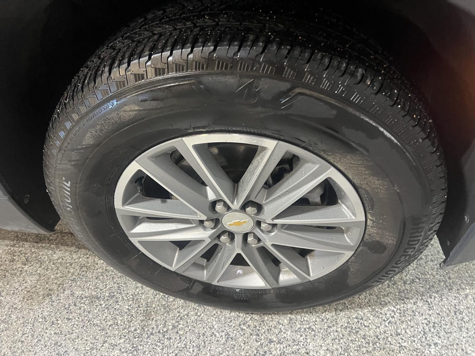 Used 2023 Chevrolet Traverse LT FWD image 27