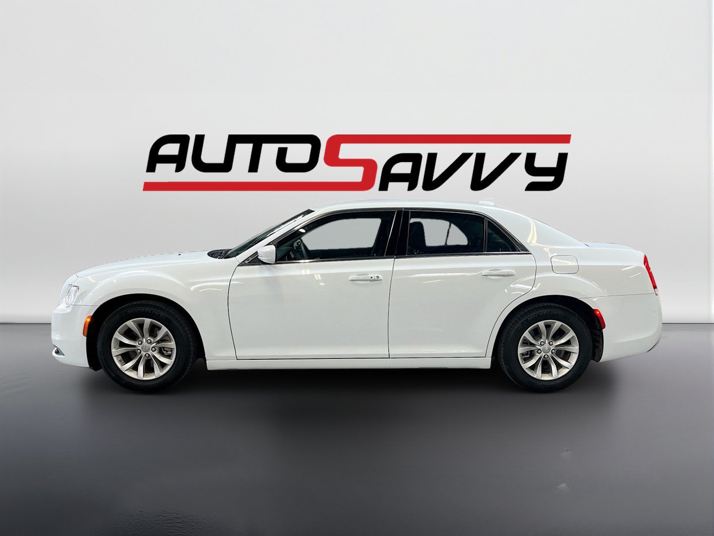 Used 2023 Chrysler 300 Touring RWD image 4