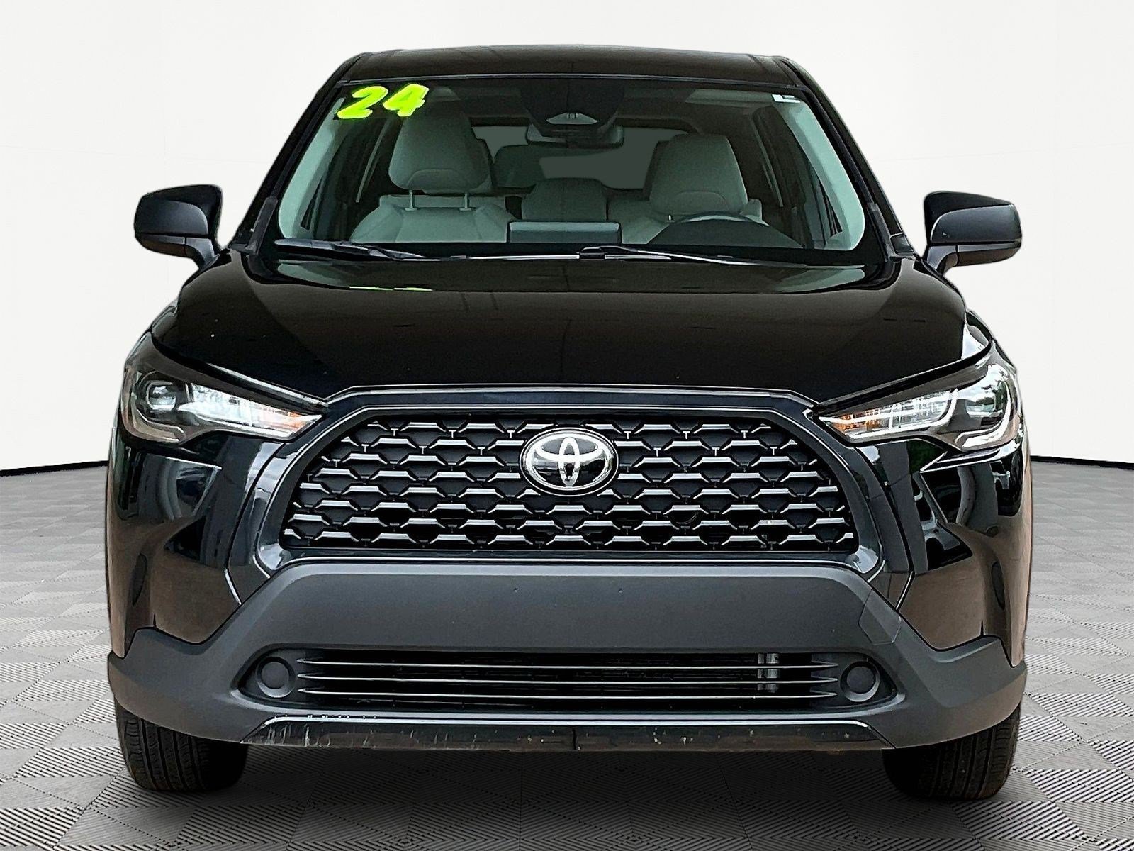 Used 2024 Toyota Corolla Cross L FWD image 2