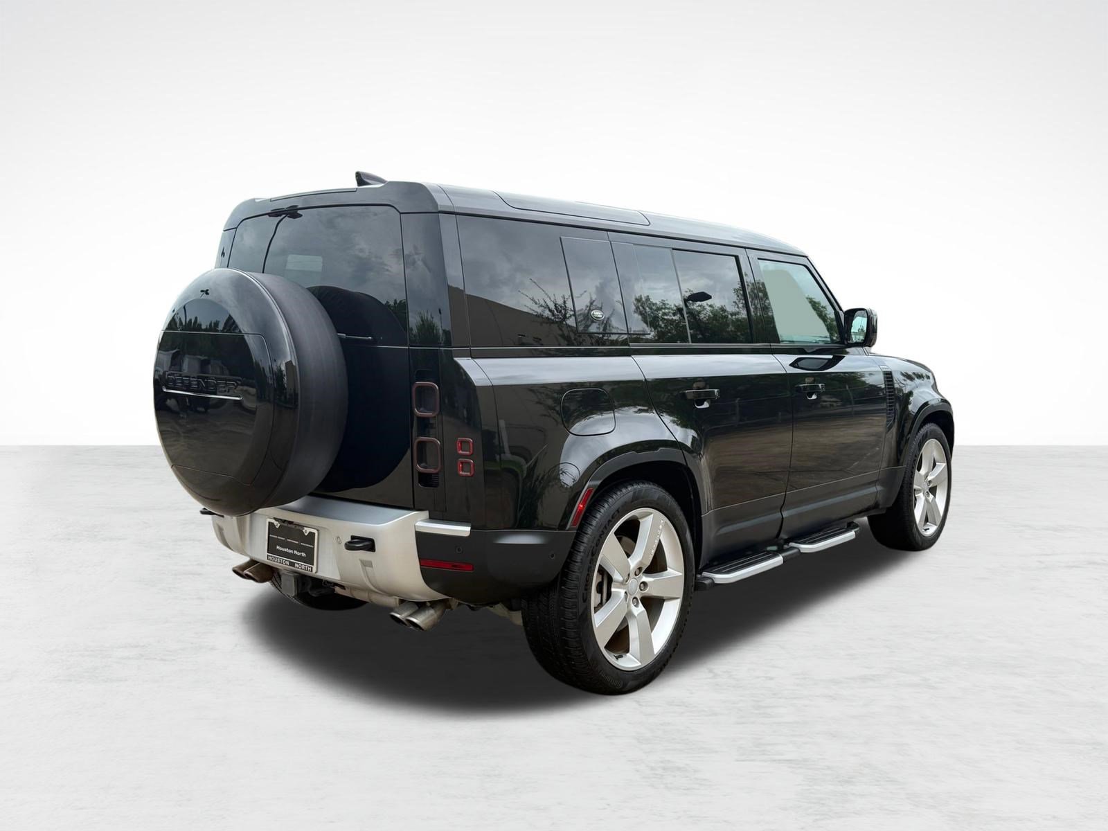 Used 2024 Land Rover Defender 110 SE AWD/4WD image 9