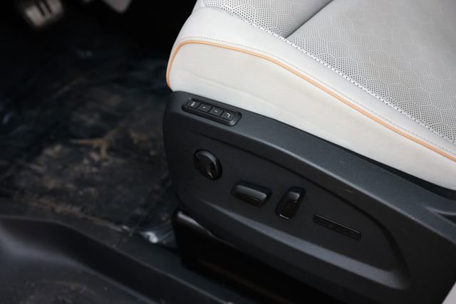 Used 2025 Volkswagen ID. Buzz 1st Edition RWD image 58