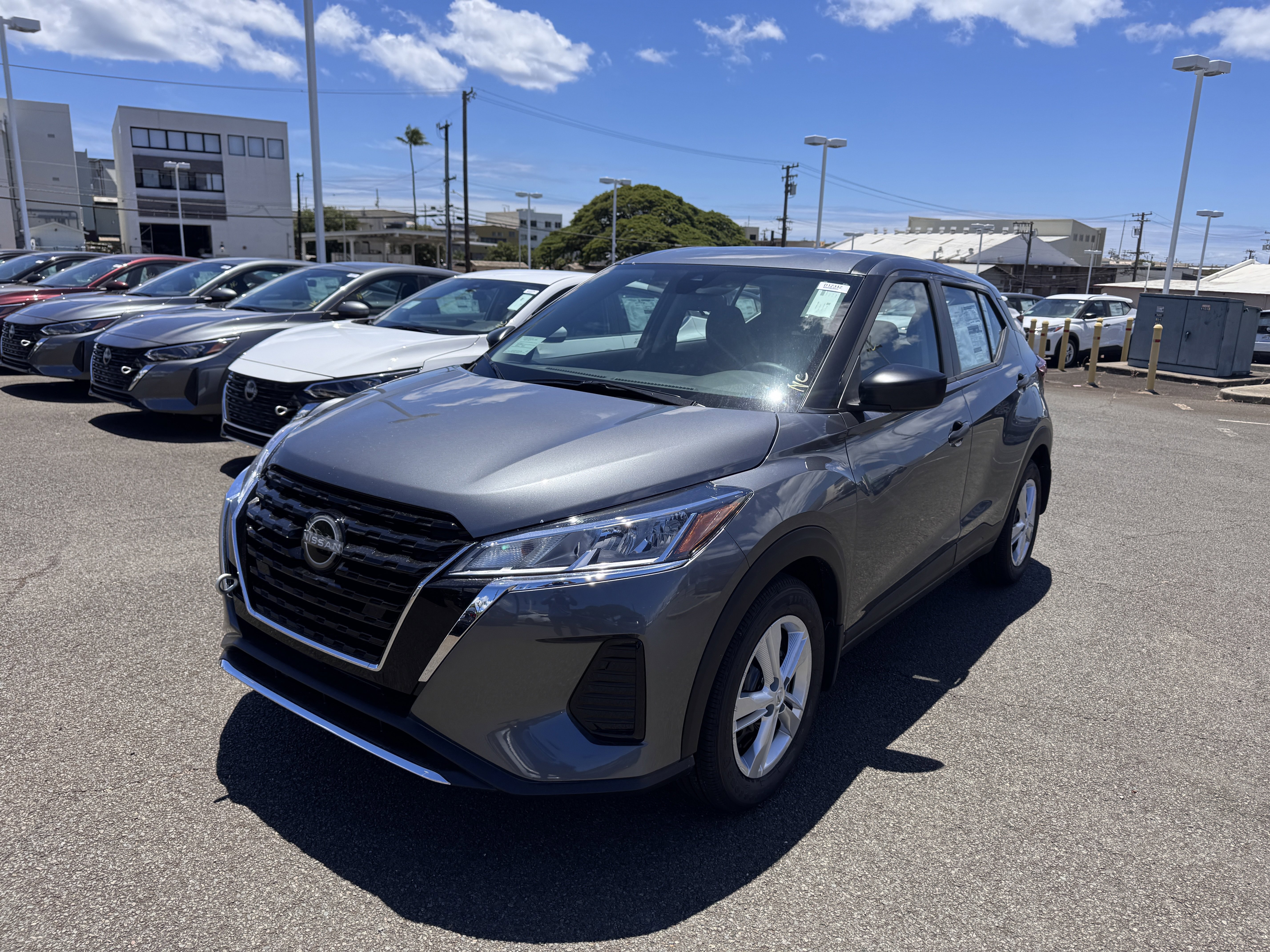 New 2025 Nissan Kicks Play S