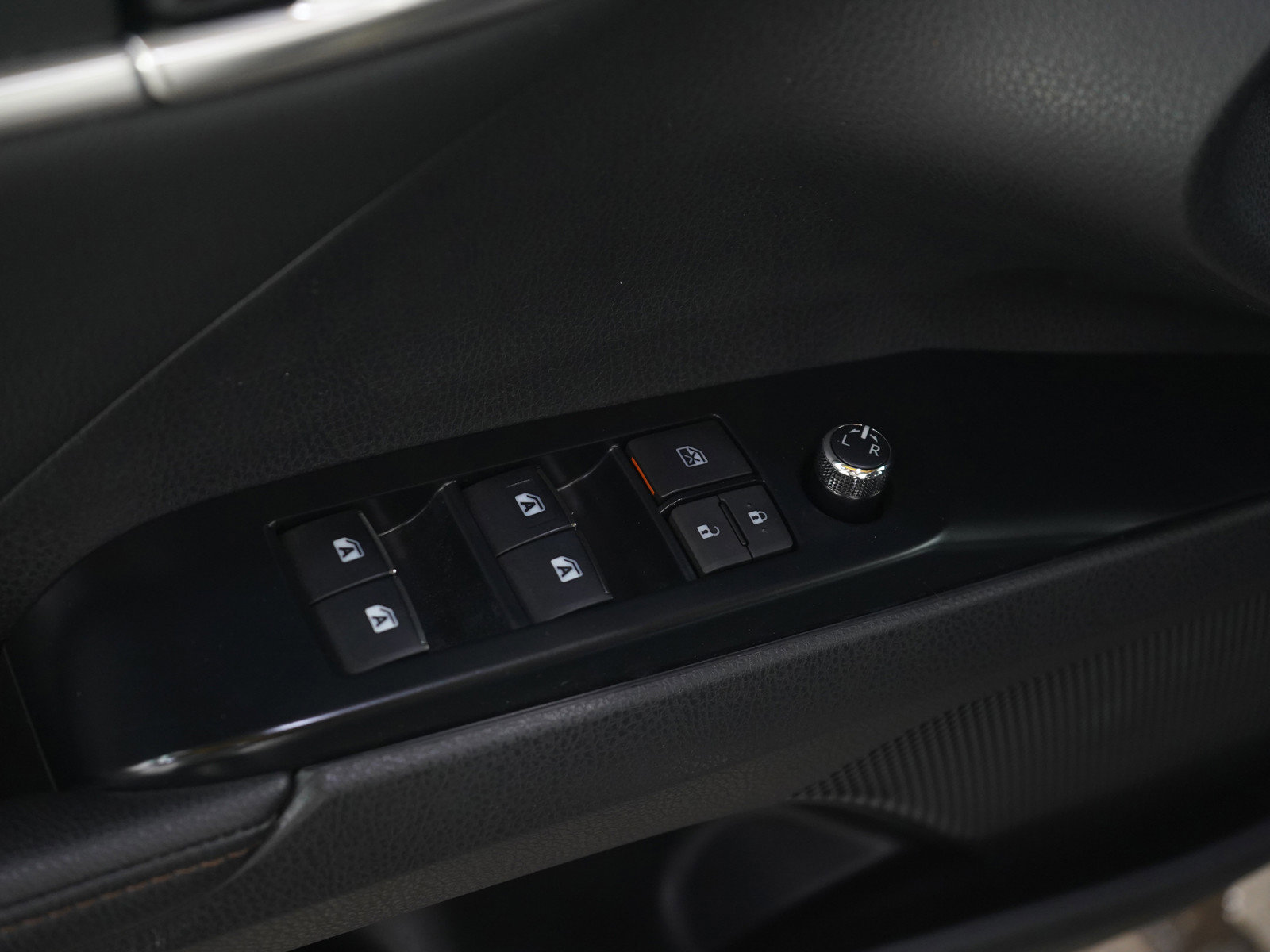 Used 2020 Toyota Camry XLE image 18