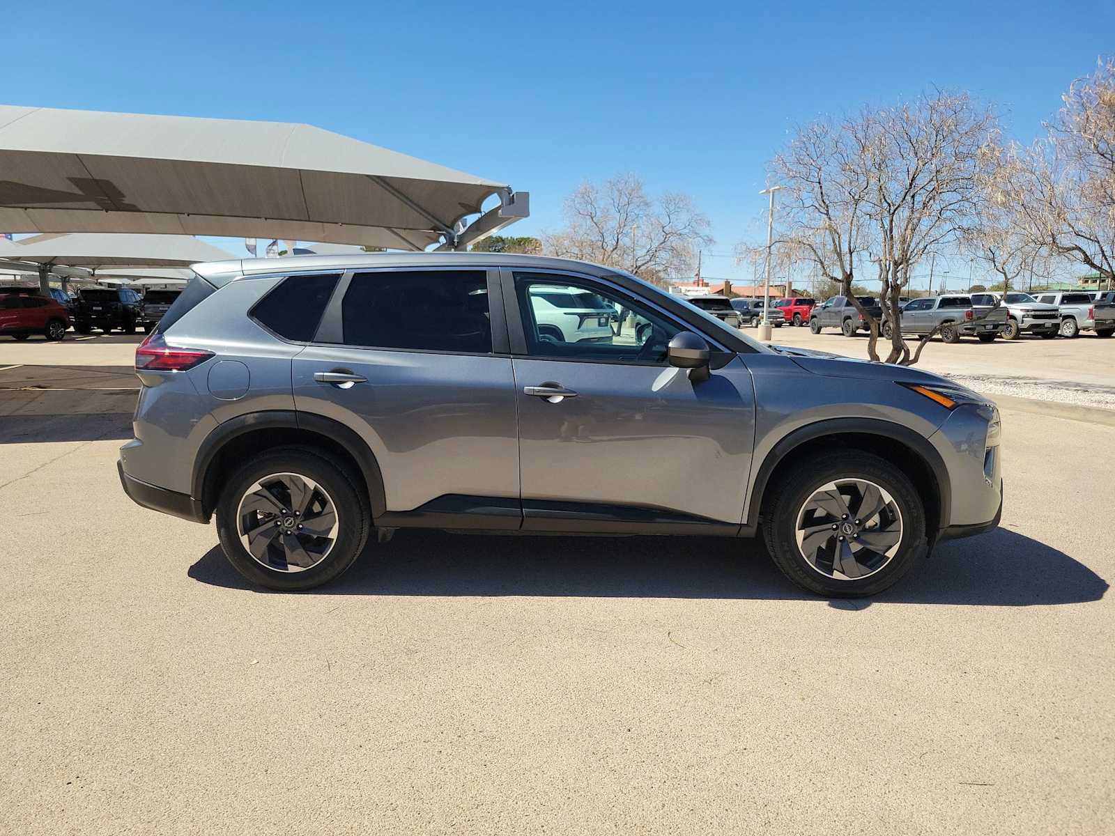Used 2024 Nissan Rogue SV image 9