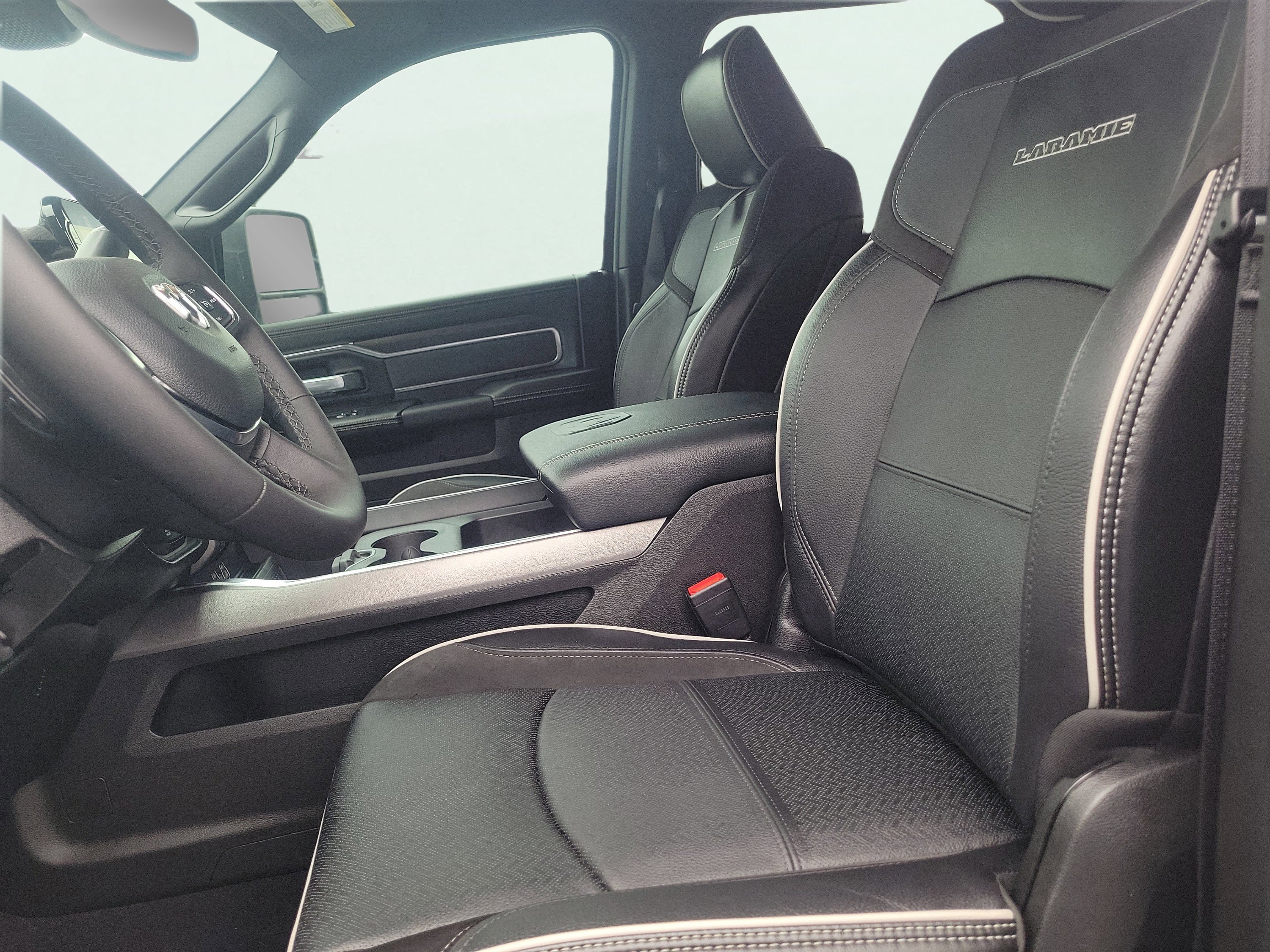 New 2026 RAM 2500 Laramie AWD/4WD image 22