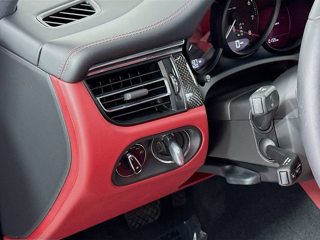 Certified 2025 Porsche Macan AWD/4WD image 11