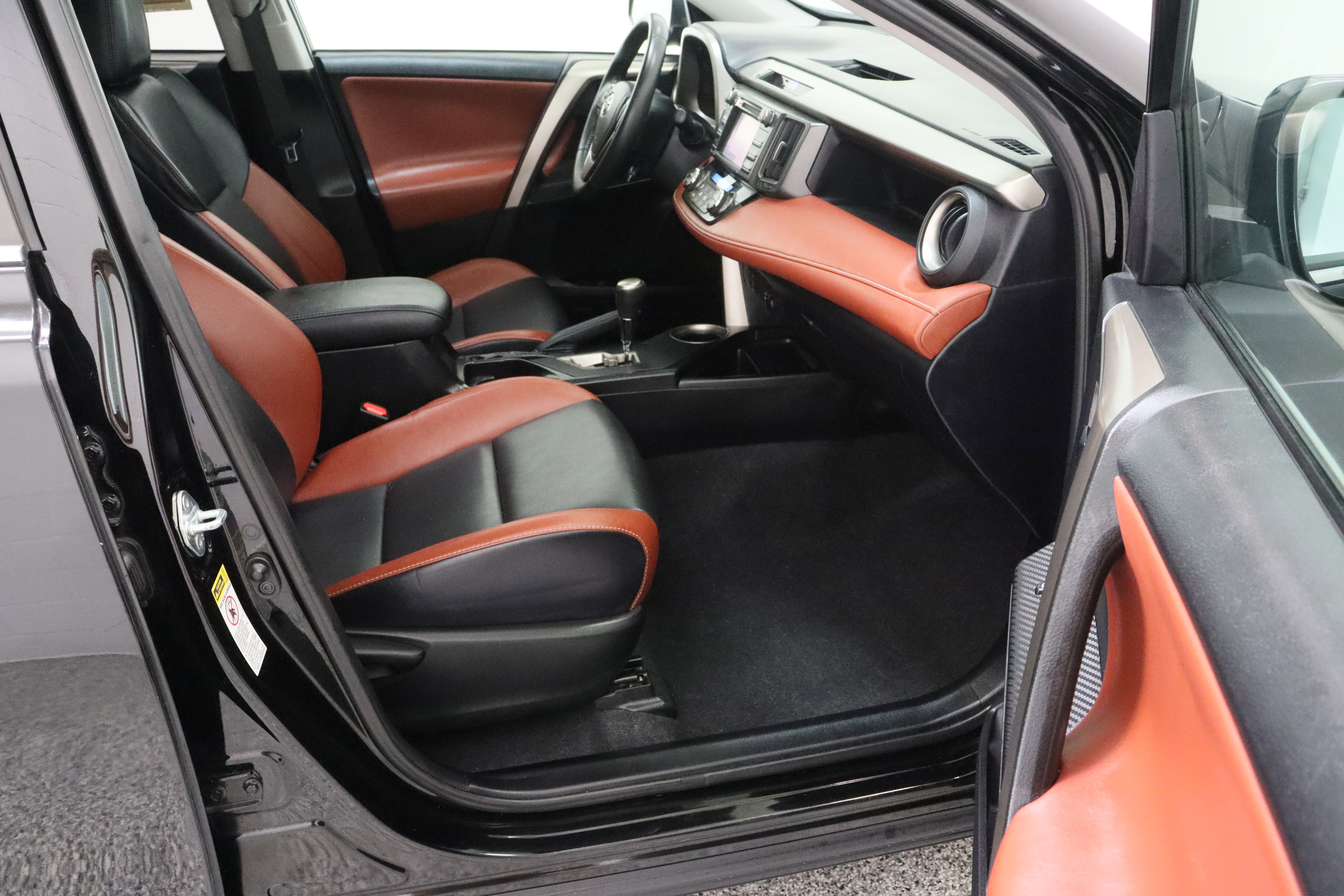 Used 2015 Toyota RAV4 Limited w/ Technology Package FWD image 40
