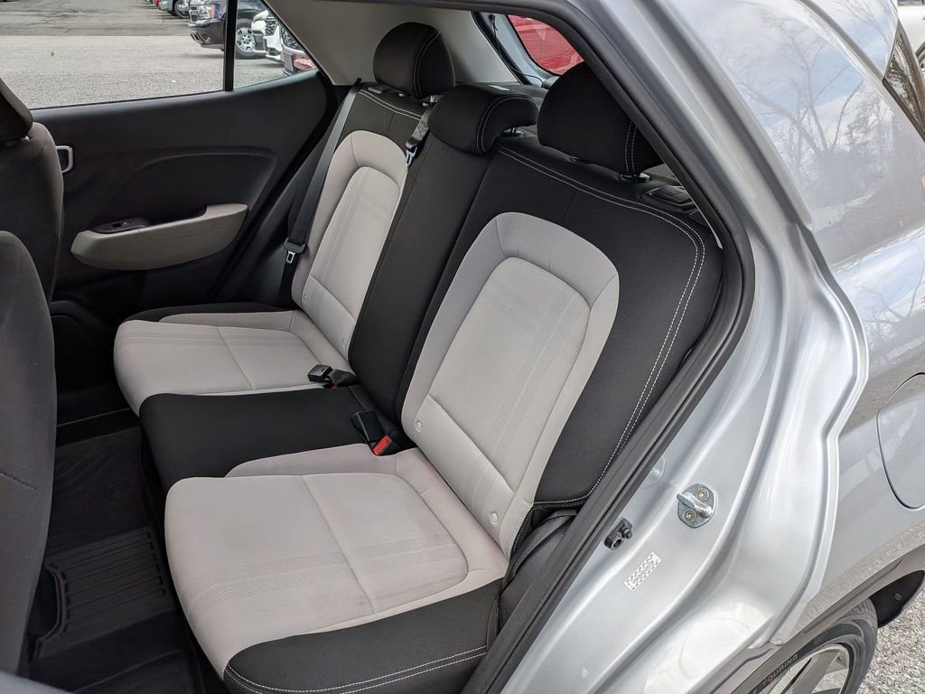 Used 2021 Hyundai Venue SEL image 19