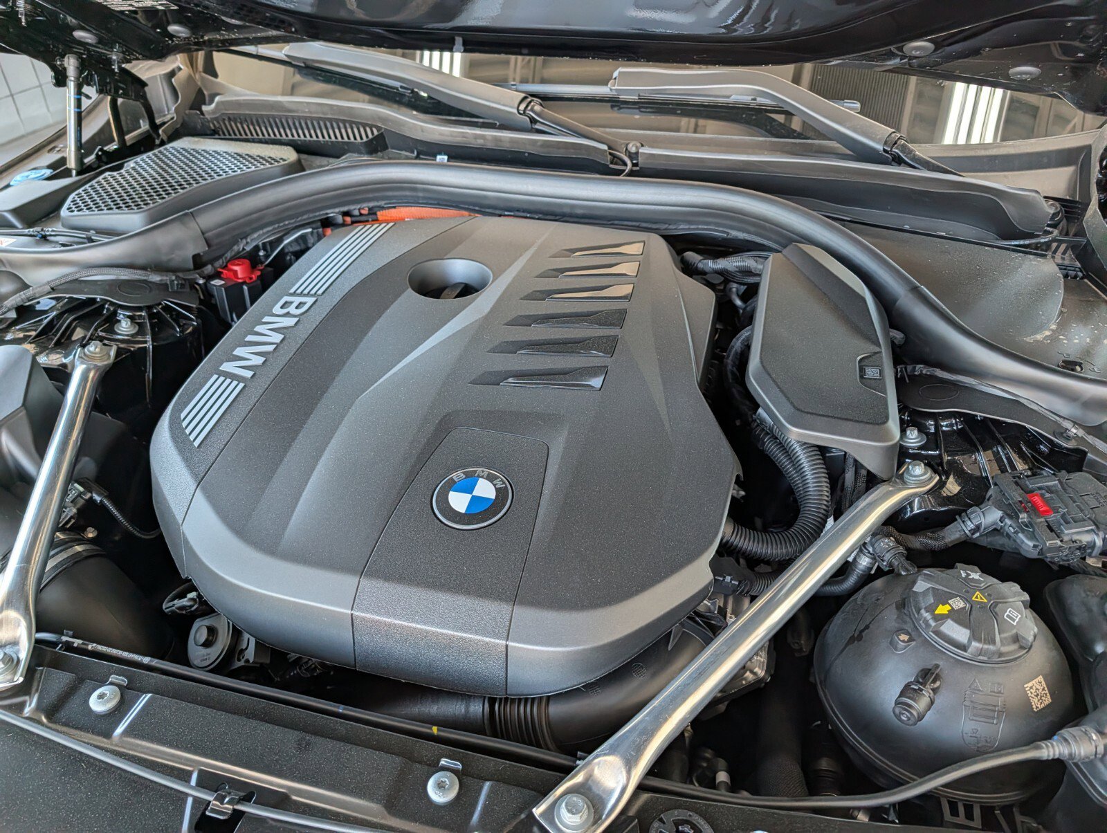 New 2027 BMW 550e xDrive AWD/4WD image 25