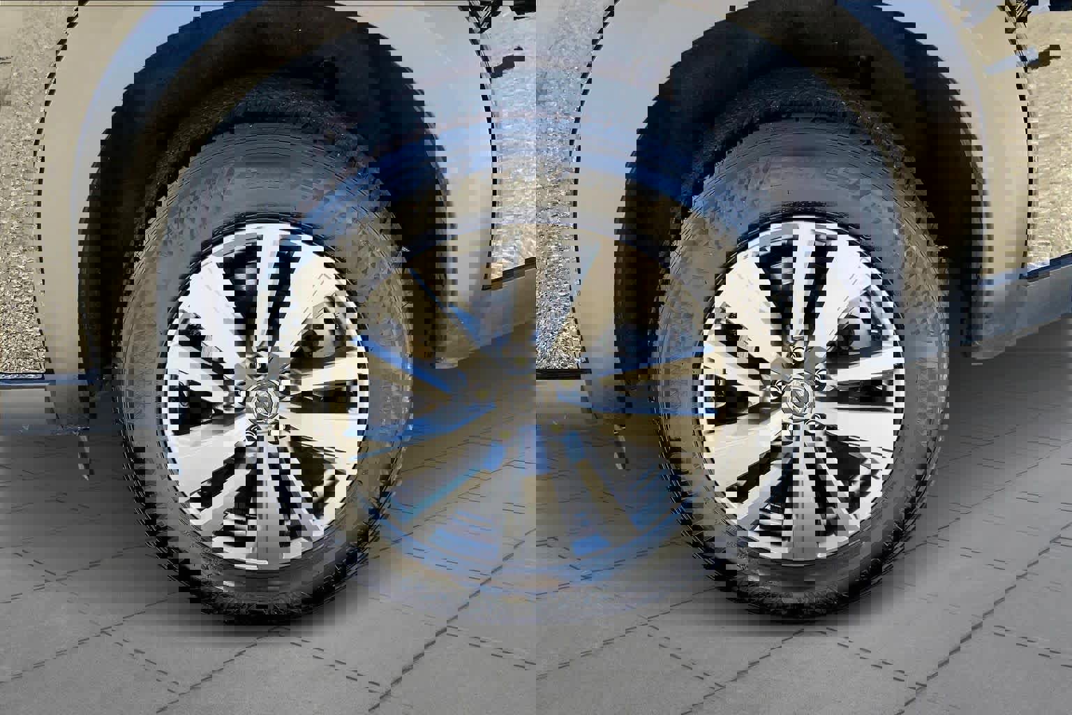 Used 2025 Nissan Pathfinder SV image 9