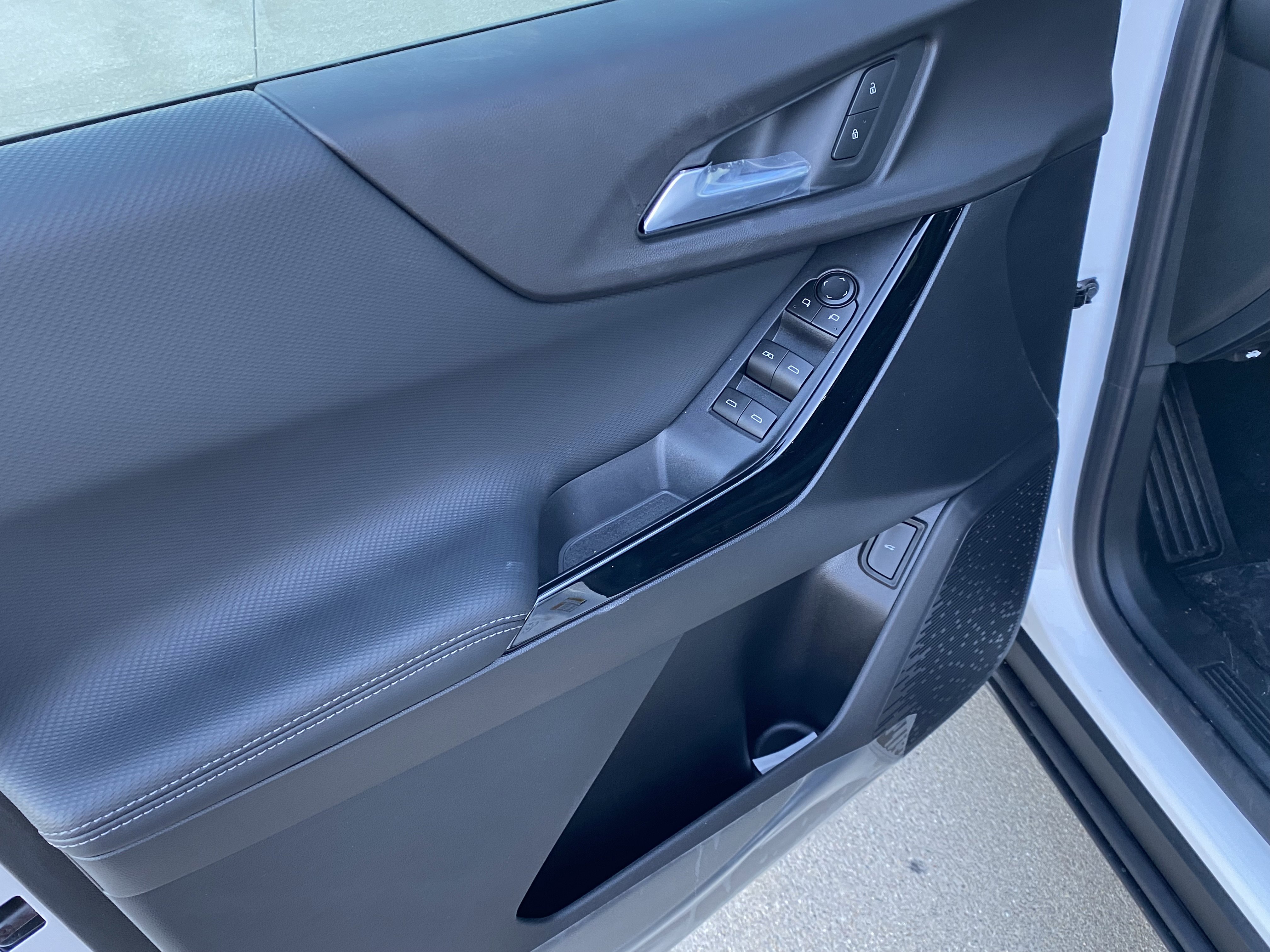 New 2026 Chevrolet Equinox LT w/ Convenience Package II image 34