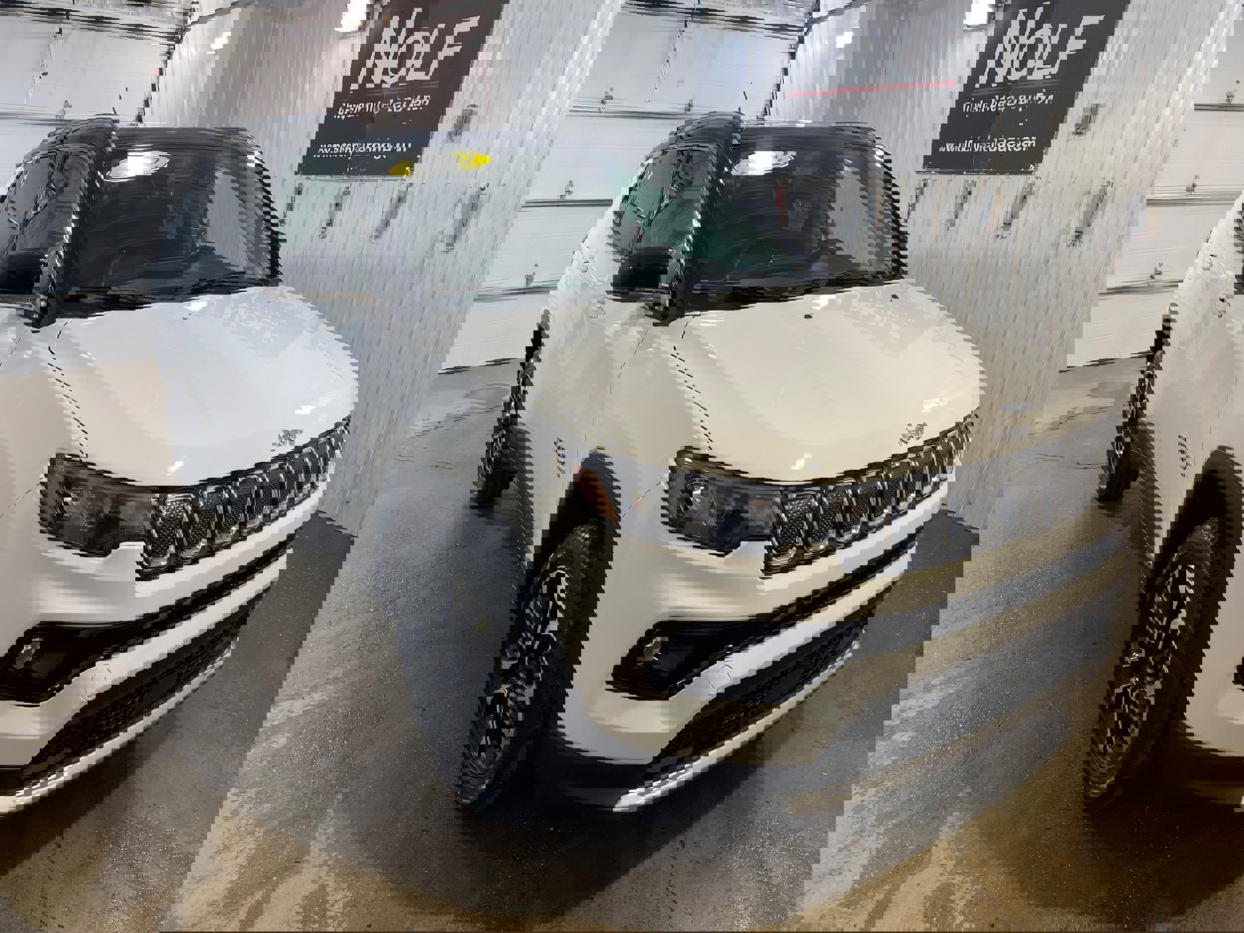 Used 2022 Jeep Compass Limited w/ Sun and Sound Group image 2