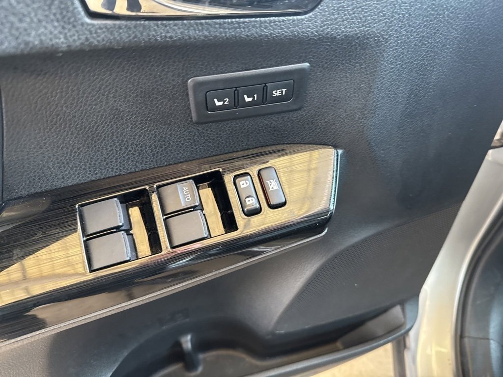 Used 2016 Toyota RAV4 Limited image 13