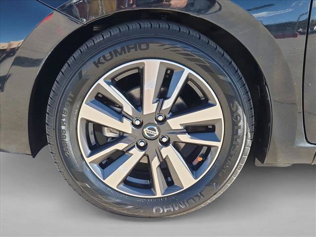 Used 2021 Nissan Versa SV FWD image 22