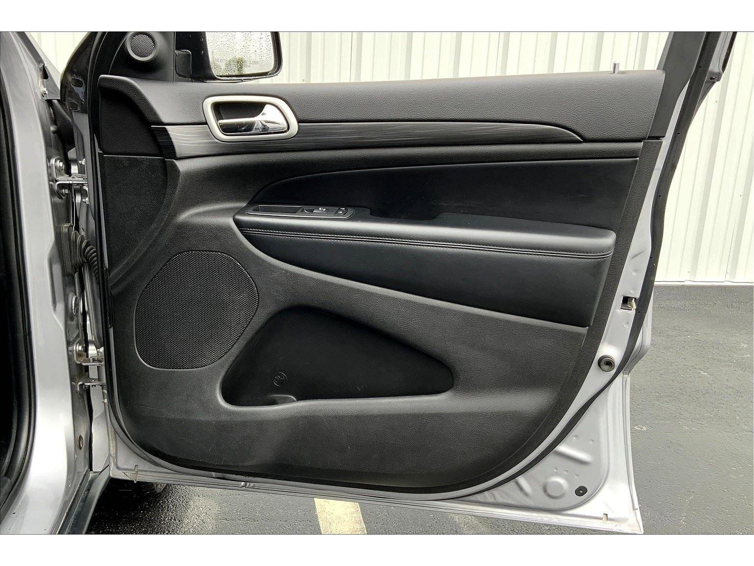 Used 2020 Jeep Grand Cherokee Laredo w/ Quick Order Package 2BN North image 22