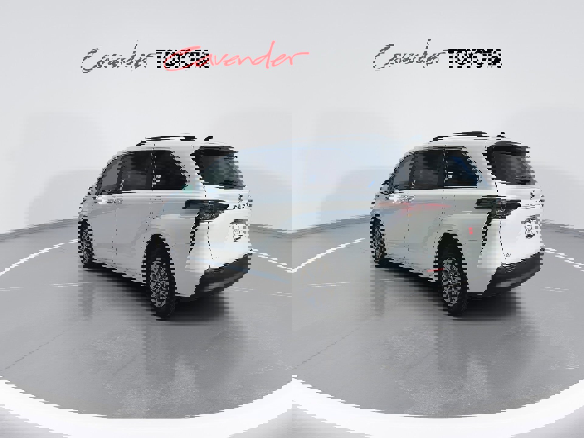 Used 2026 Toyota Sienna XLE image 6