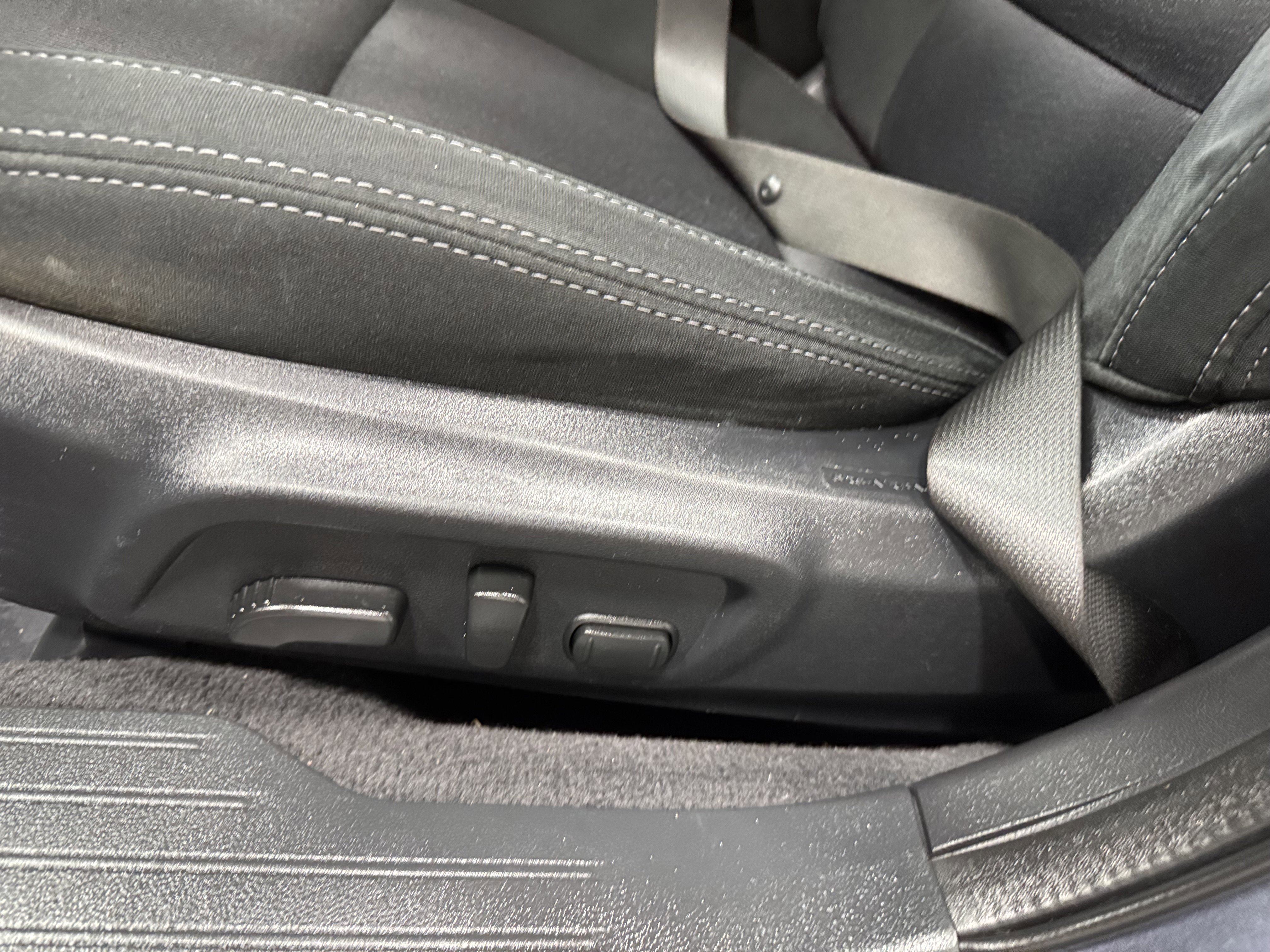 Used 2017 Subaru Legacy 2.5i Premium AWD/4WD image 24