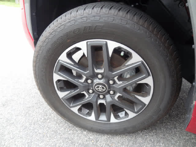Used 2025 Toyota Tundra Limited AWD/4WD image 36