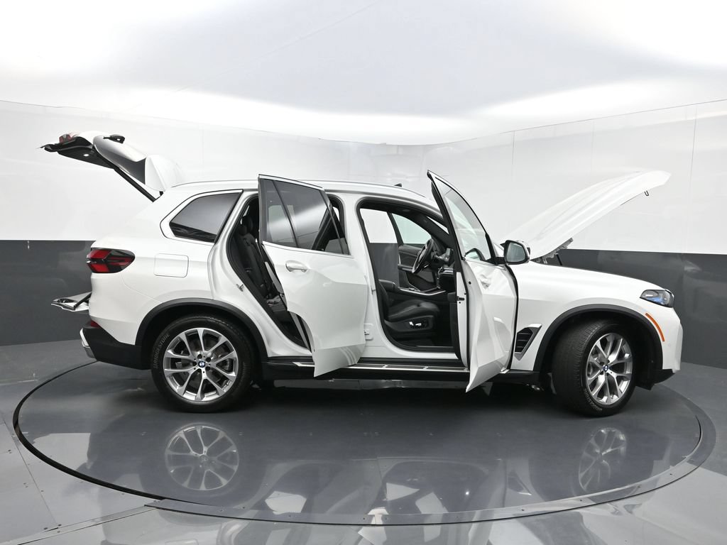 Used 2024 BMW X5 xDrive40i w/ Premium Package AWD/4WD image 38