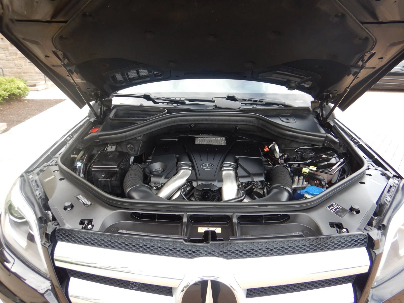 Used 2015 Mercedes-Benz GL 550 4MATIC image 30
