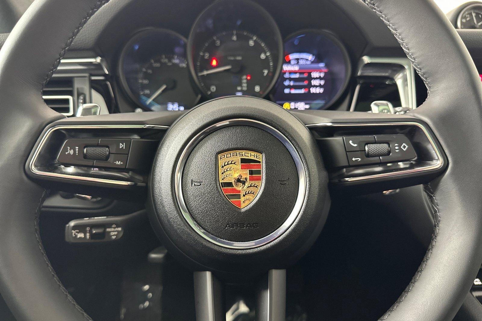 Used 2025 Porsche Macan w/ Premium Package Plus image 22