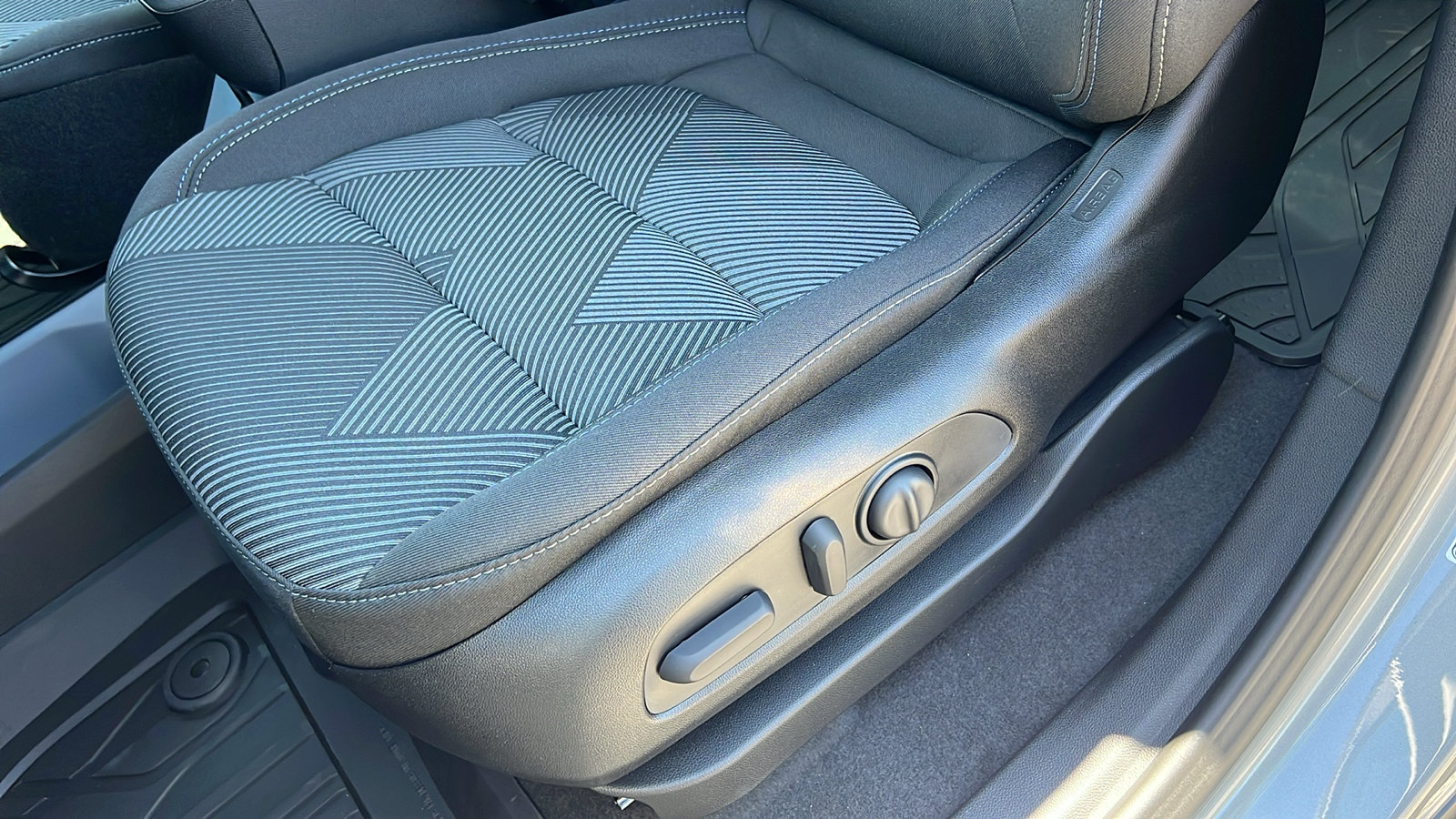 New 2027 Chevrolet Bolt LT w/ Comfort Package FWD image 17