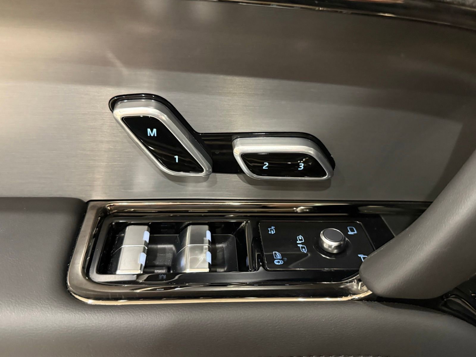 New 2025 Land Rover Range Rover Sport image 13