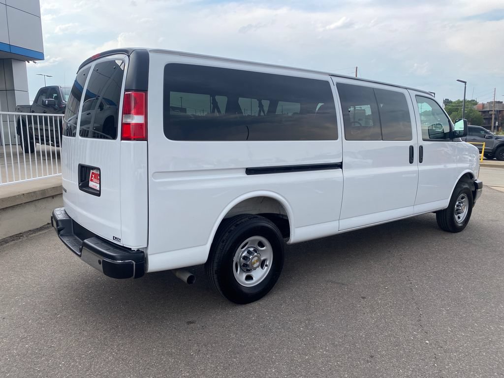 Used 2025 Chevrolet Express 3500 LT w/ LT Preferred Equipment Group RWD image 4