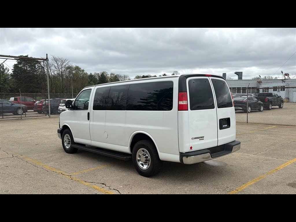 Used 2015 Chevrolet Express 2500 LT w/ LT Preferred Equipment Group RWD image 4
