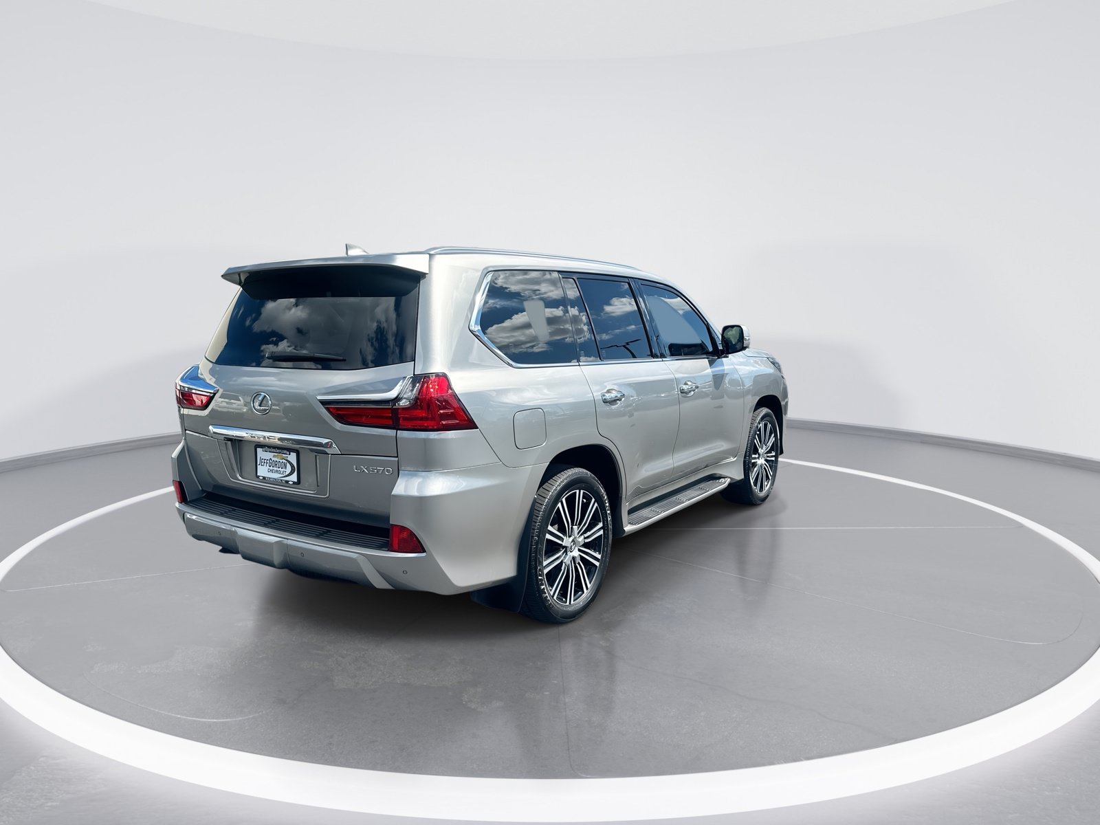 Used 2021 Lexus LX 570 4WD w/ Luxury Package image 9