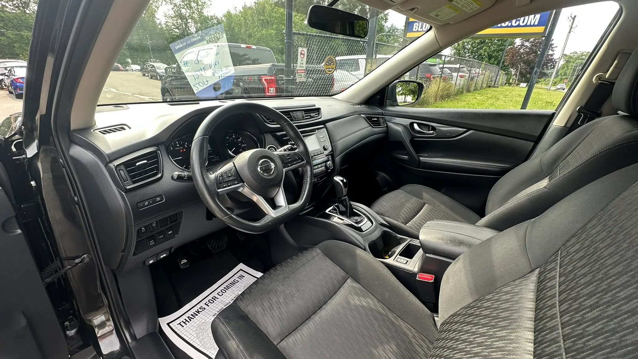 Used 2017 Nissan Rogue SV AWD/4WD image 18