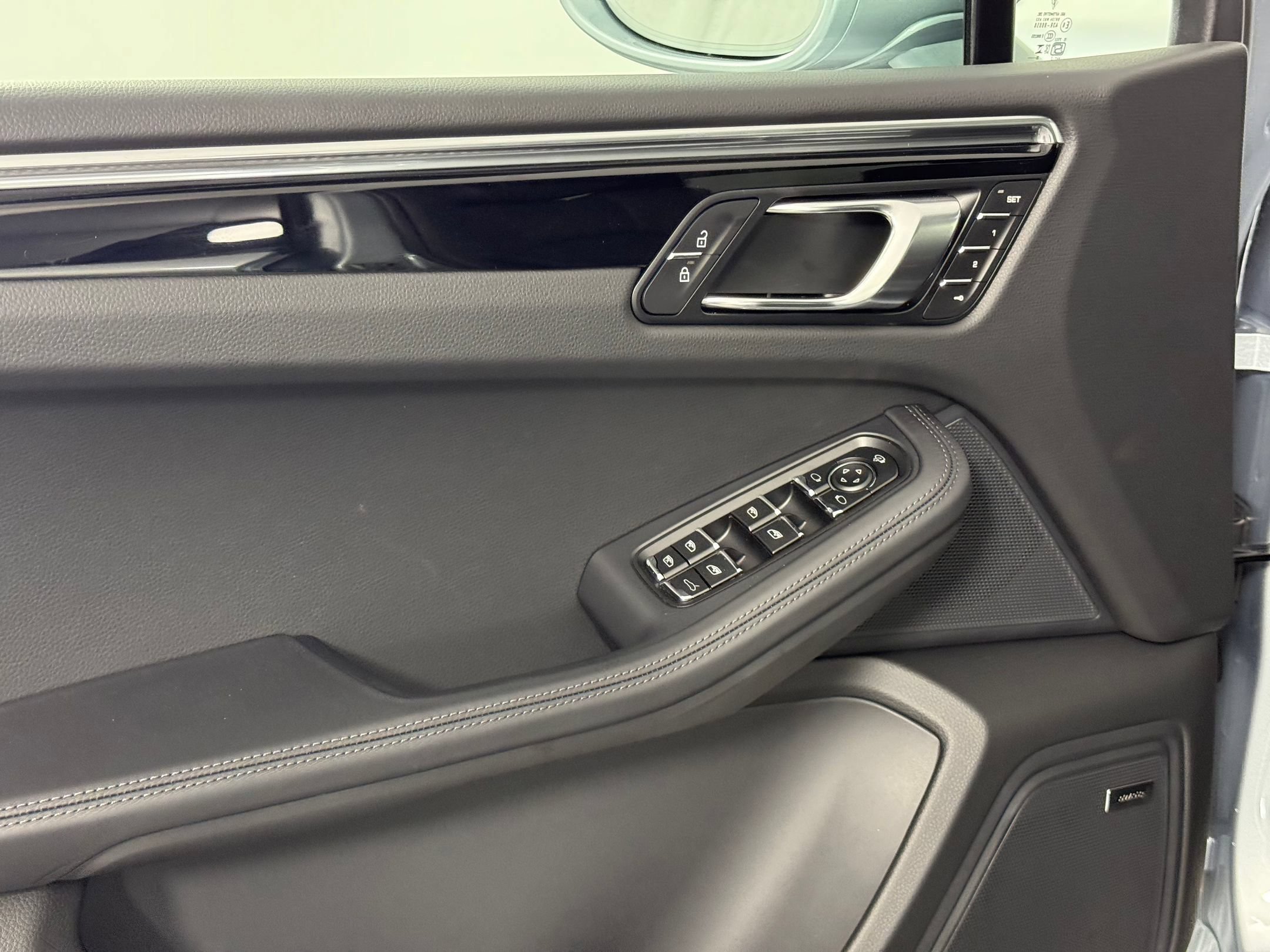 Certified 2026 Porsche Macan AWD/4WD image 14