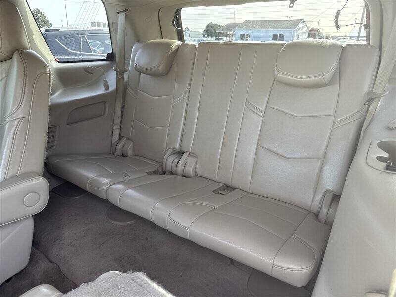 Used 2015 Cadillac Escalade Premium AWD/4WD image 17