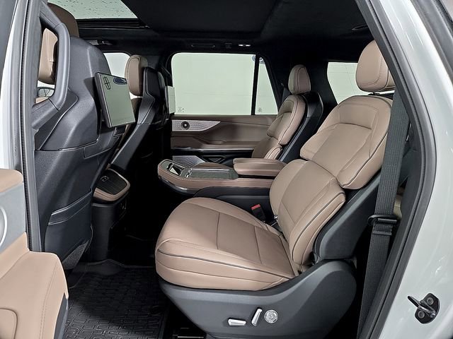 New 2025 Lincoln Navigator L Black Label image 10