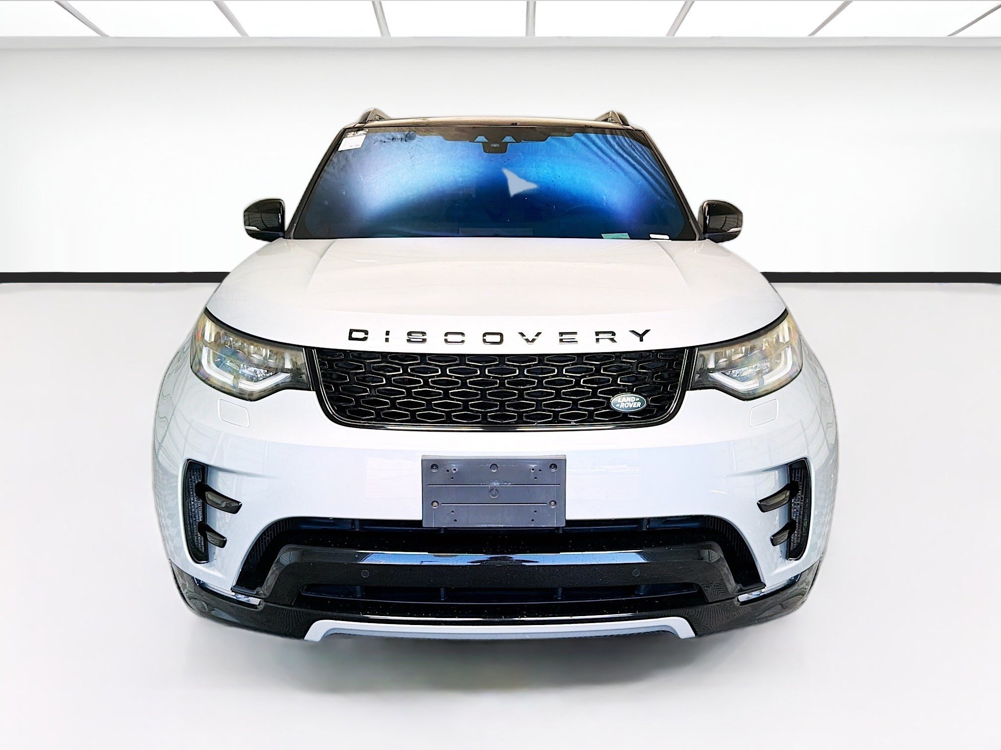 Used 2020 Land Rover Discovery Landmark AWD/4WD image 2