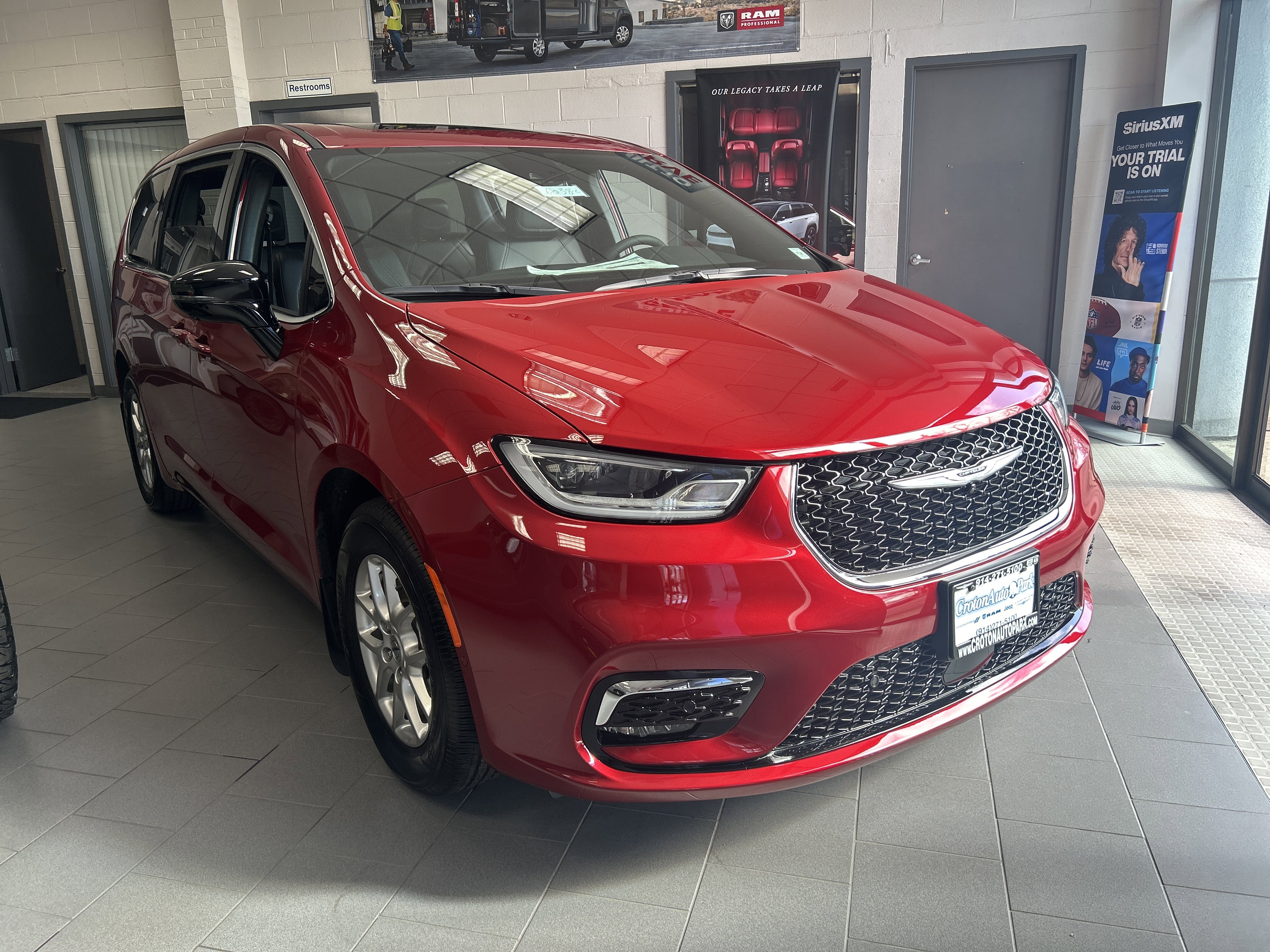 New 2025 Chrysler Pacifica Select