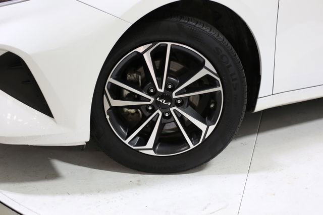 Used 2024 Kia Forte LXS image 2