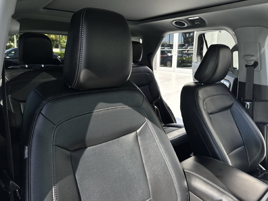 Used 2023 Ford Explorer Limited w/ Limited Technology Package RWD image 46