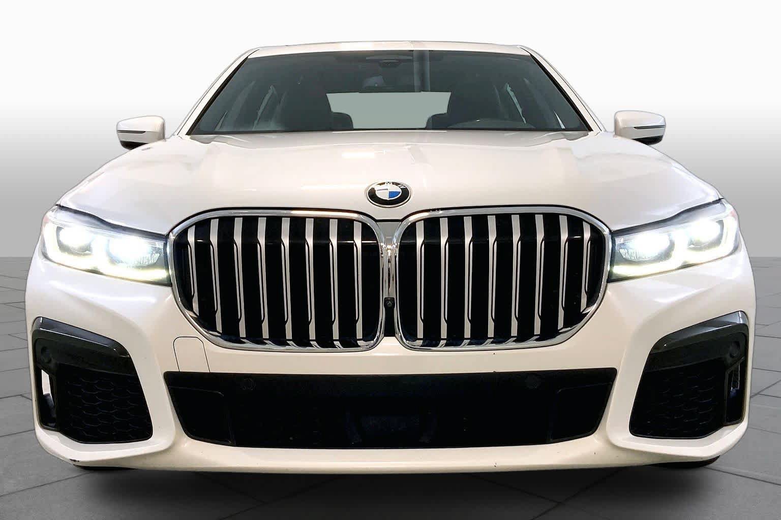 Used 2022 BMW 750i xDrive w/ Luxury Rear Seating Package AWD/4WD image 3