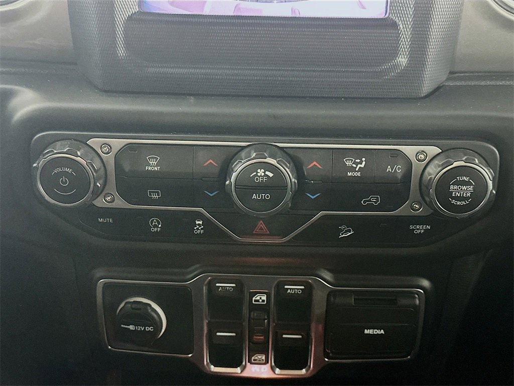 Used 2018 Jeep Wrangler Unlimited Sahara image 18