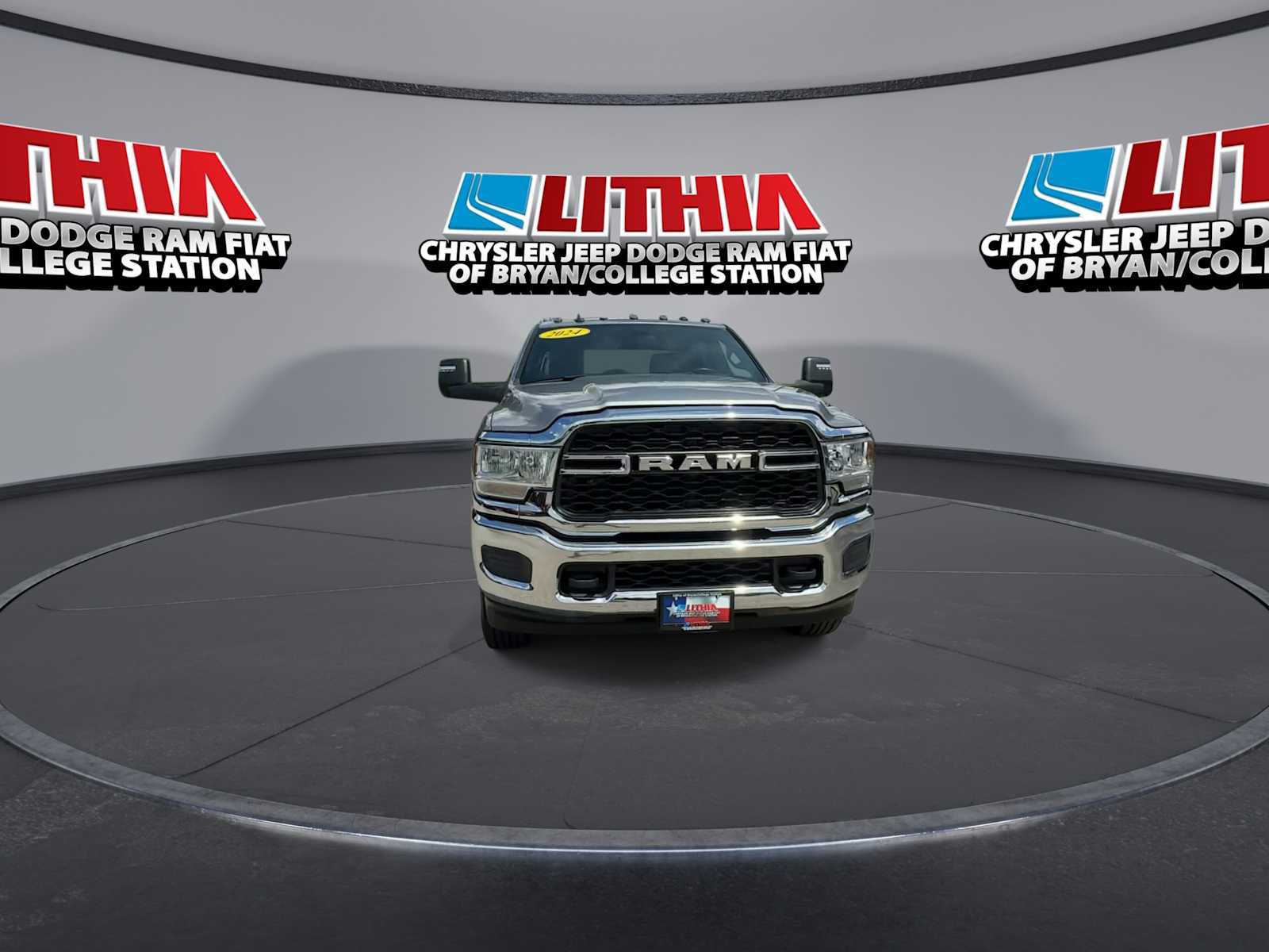 Used 2024 RAM 3500 Tradesman w/ Chrome Appearance Group image 3