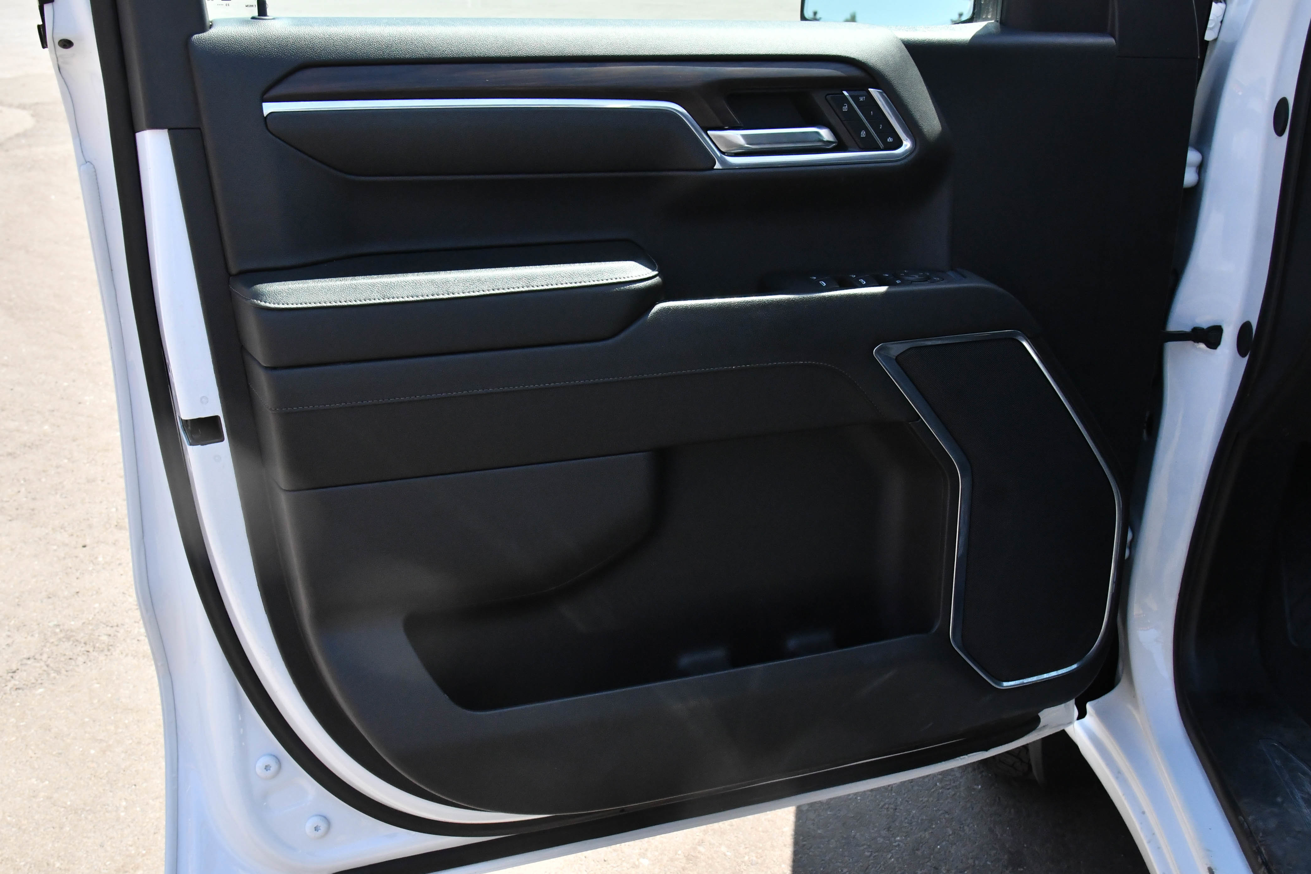 Used 2024 GMC Sierra 1500 SLT image 16