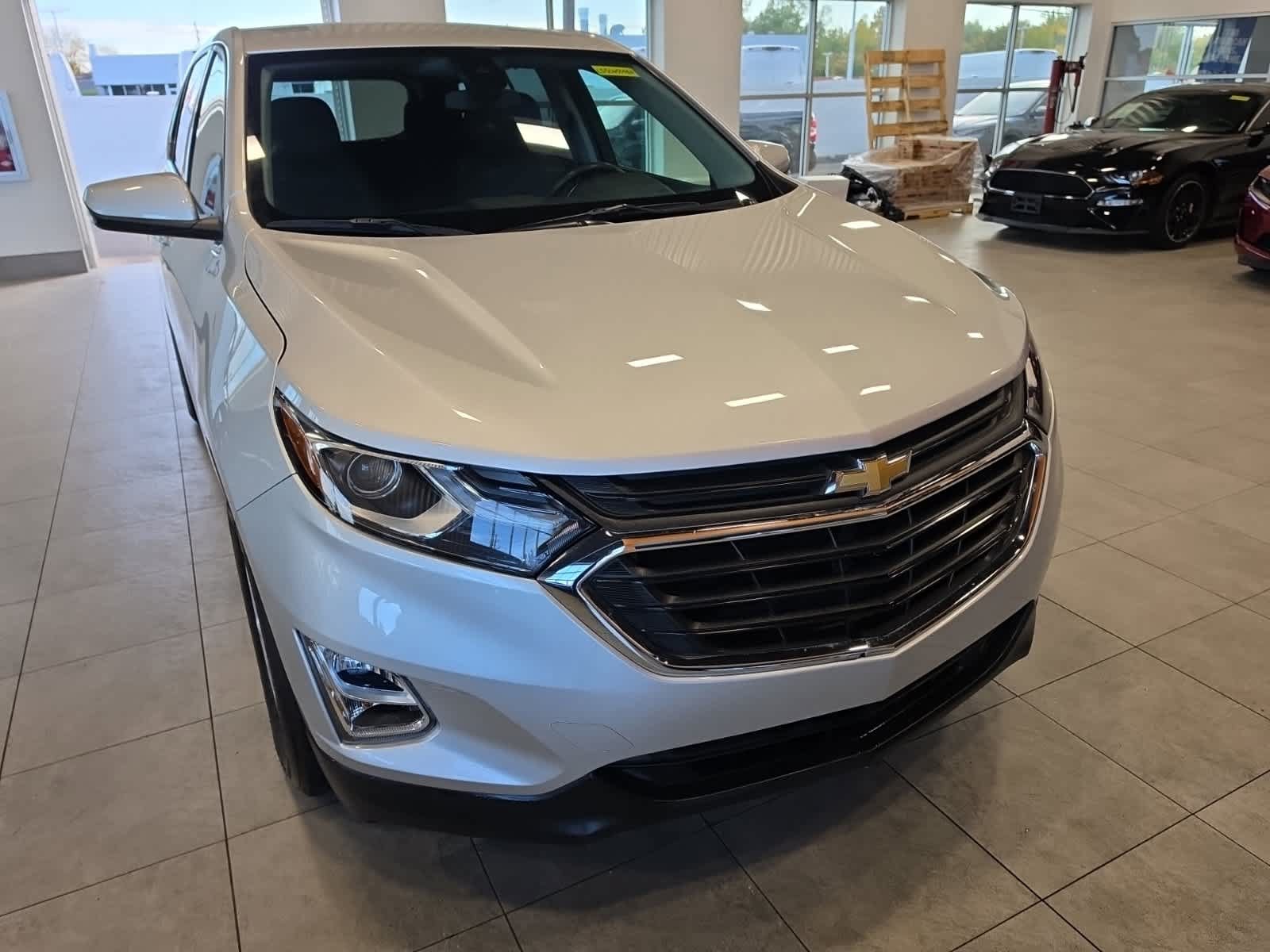 Used 2020 Chevrolet Equinox LT w/ Driver Convenience Package FWD image 3