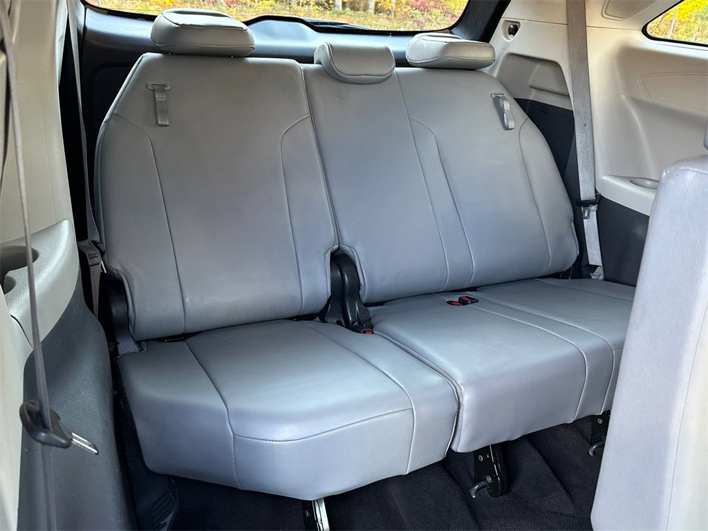 Used 2022 Toyota Sienna XLE image 16