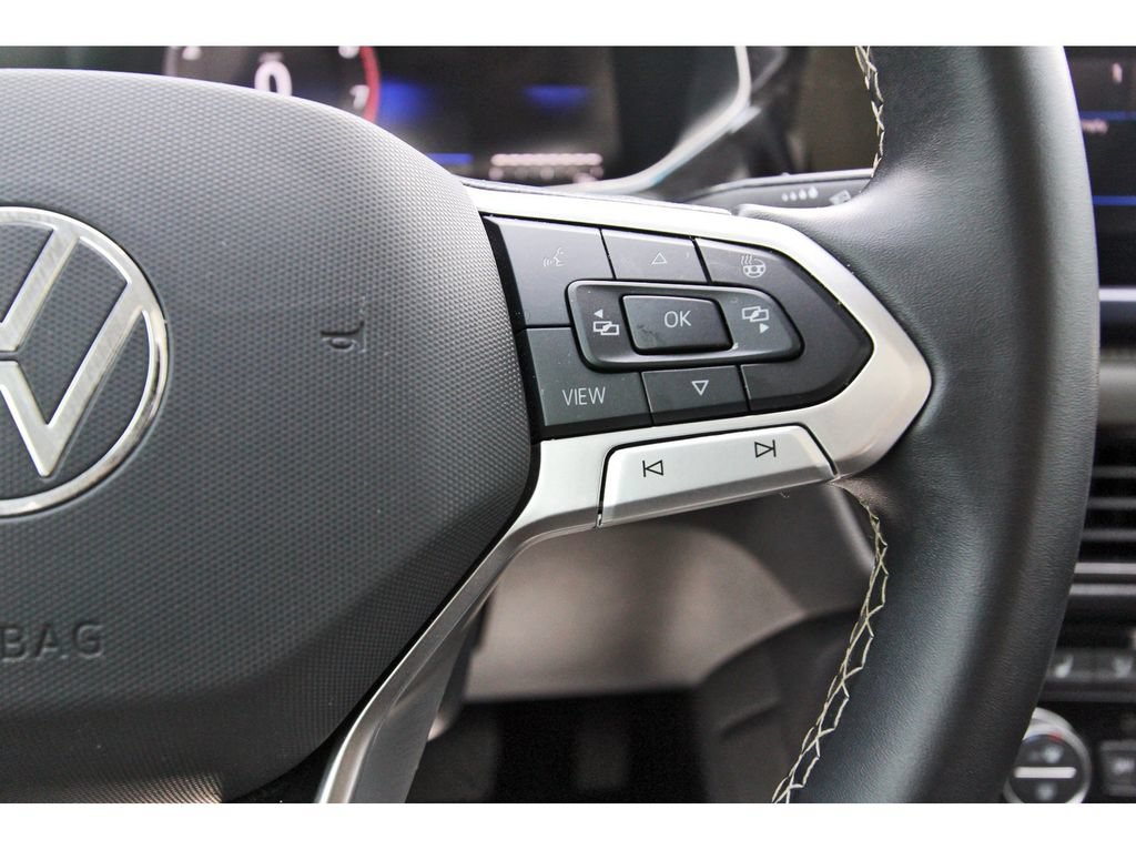 Used 2024 Volkswagen Taos SE w/ Panoramic Sunroof Package FWD image 20
