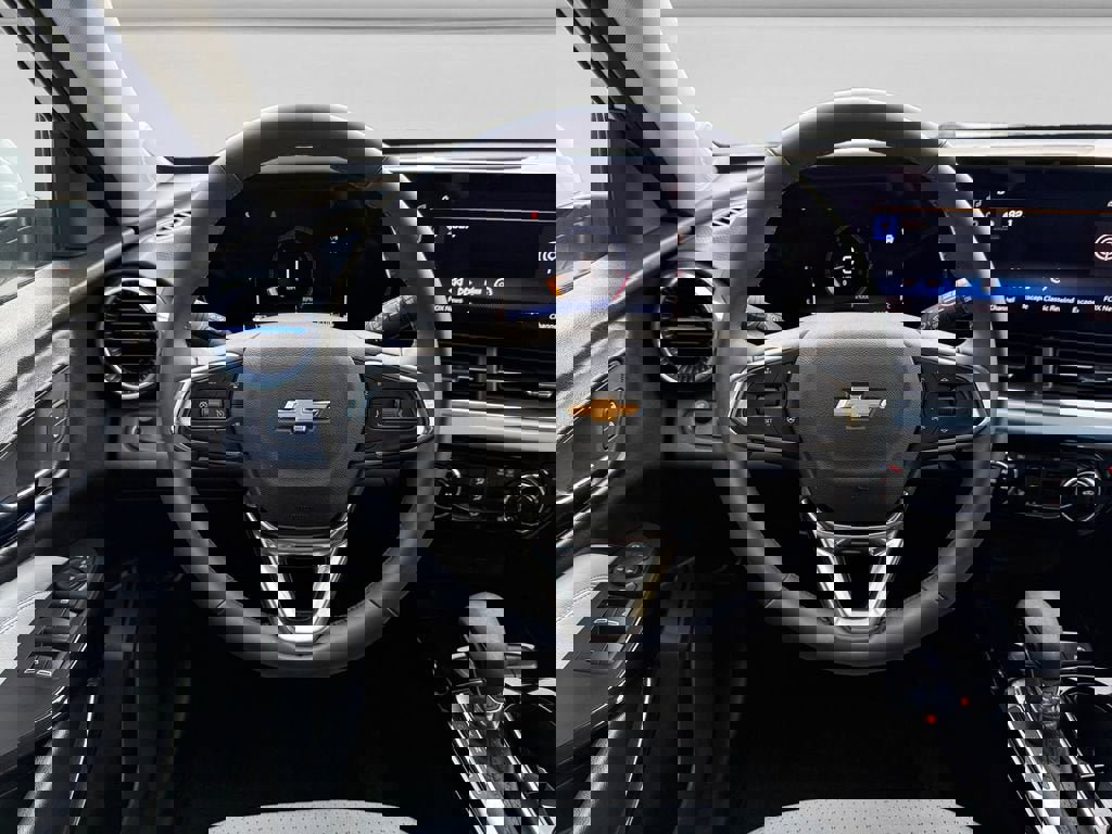 Used 2025 Chevrolet Trax LT w/ Driver Confidence Package image 12