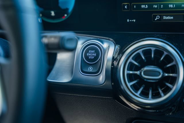 Used 2023 Mercedes-Benz GLB 250 4MATIC image 31