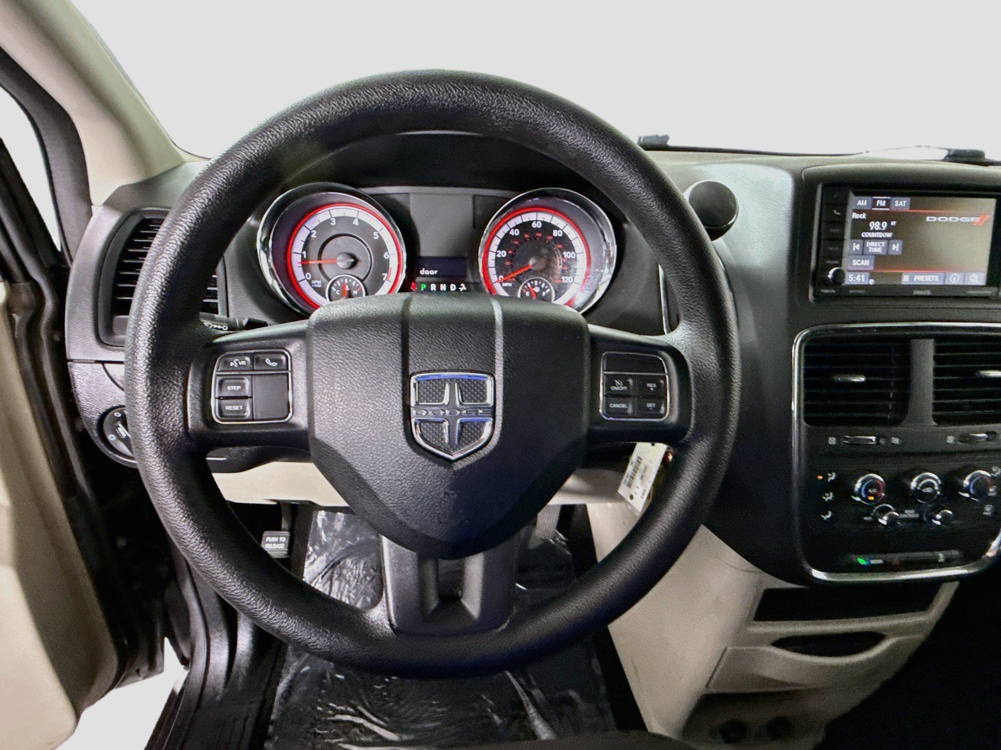 Used 2018 Dodge Grand Caravan SE w/ UConnect Hands-Free Group FWD image 13