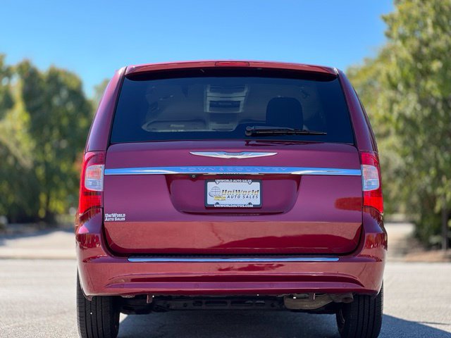 Used 2015 Chrysler Town & Country Touring-L w/ Driver Convenience Group FWD image 6