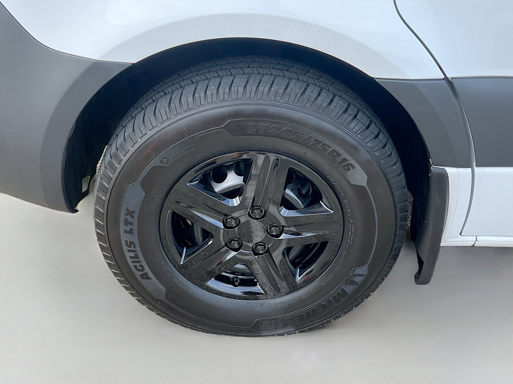 Used 2024 Mercedes-Benz Sprinter 2500 image 13